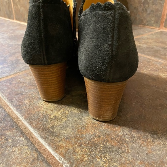 Jack Rogers Marianne Scalloped Bootie - Picture 4 of 7